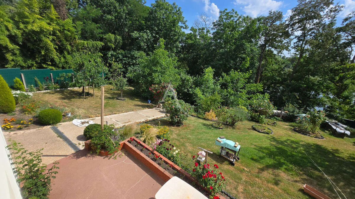 Maison à SAINT-DENIS-DE-L&#039;HOTEL