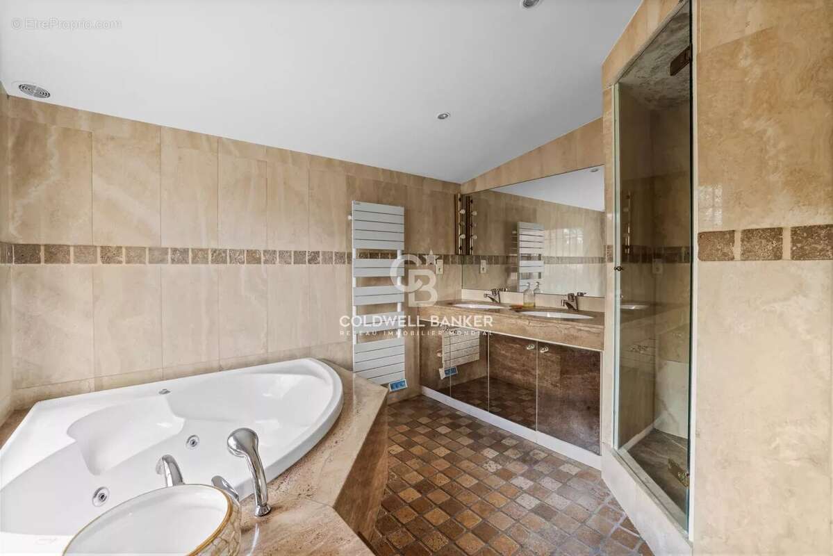 Maison à MOUGINS