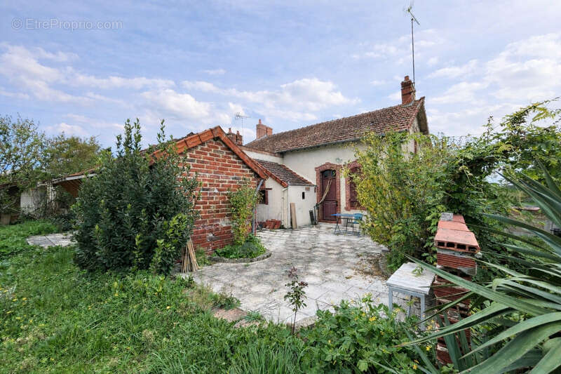 Maison à LA GUERCHE-SUR-L'AUBOIS