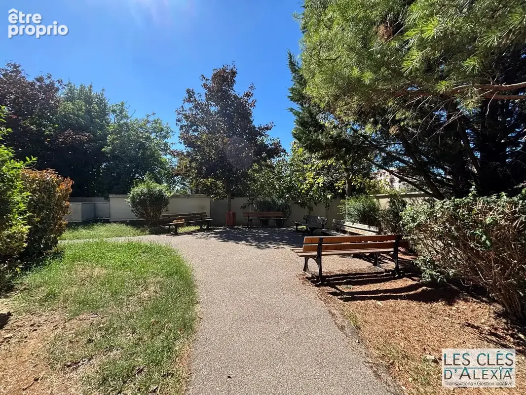 VAULX-EN-VELIN – T4 de 89,33 m² avec terrasse, jardin privatif et garage double en sus - photo 19
