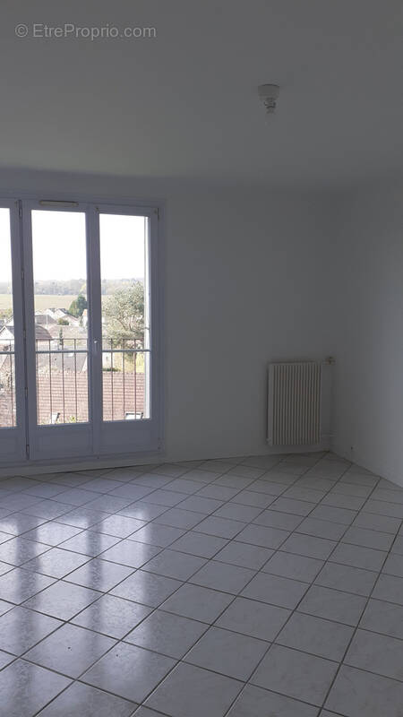 Appartement à EZANVILLE