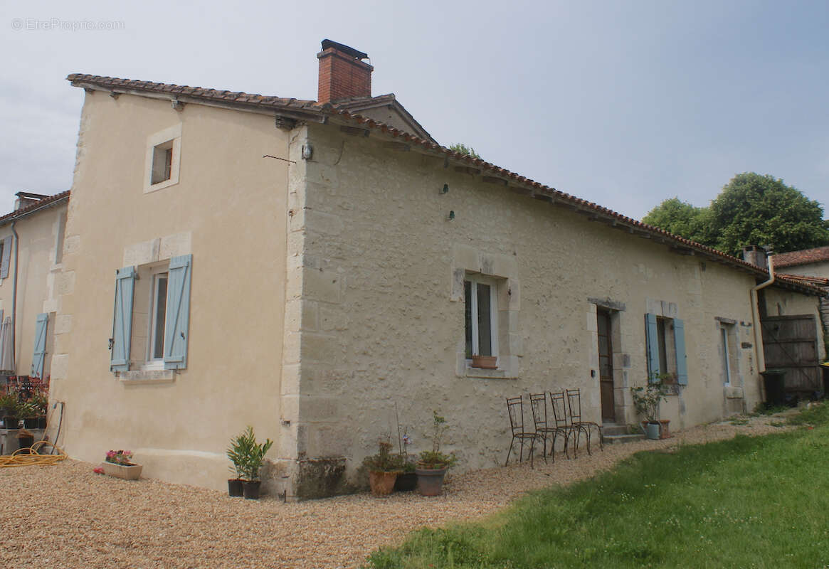 Maison à AUBETERRE-SUR-DRONNE