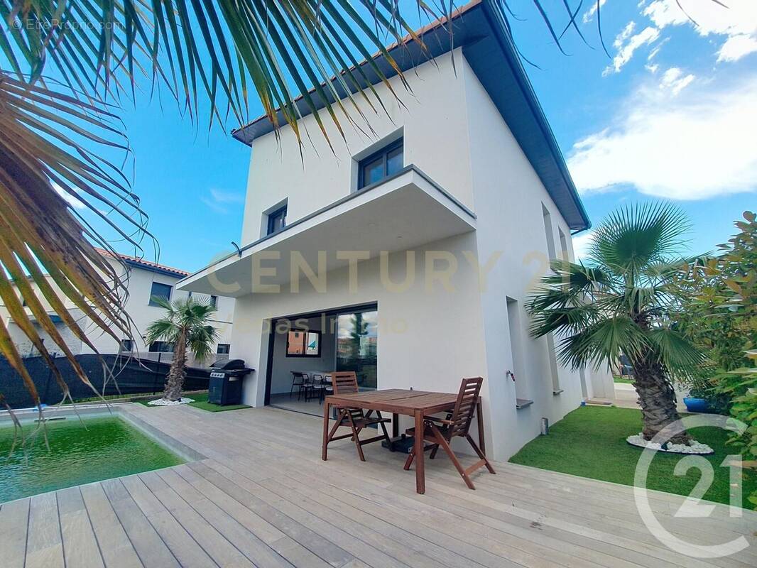 Maison à SAINT-BRES