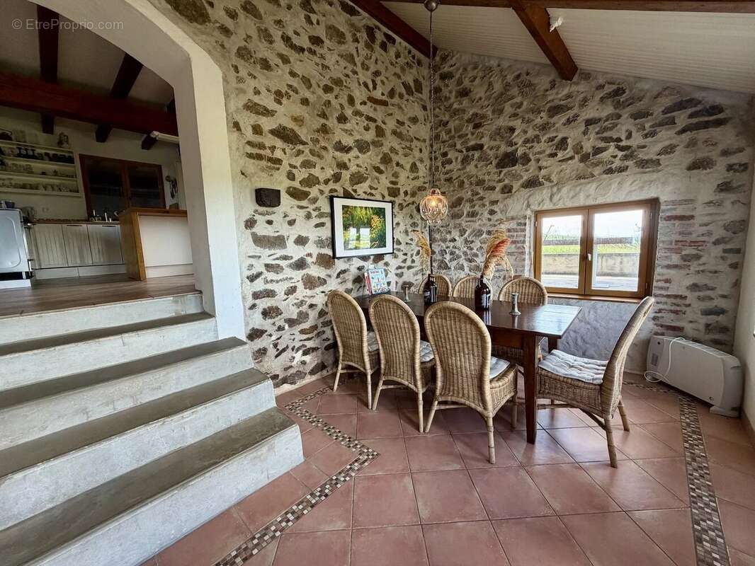 Grand ensemble, entièrement isolé avec 1,4 hectare à vendre près de Remilly - photo 12