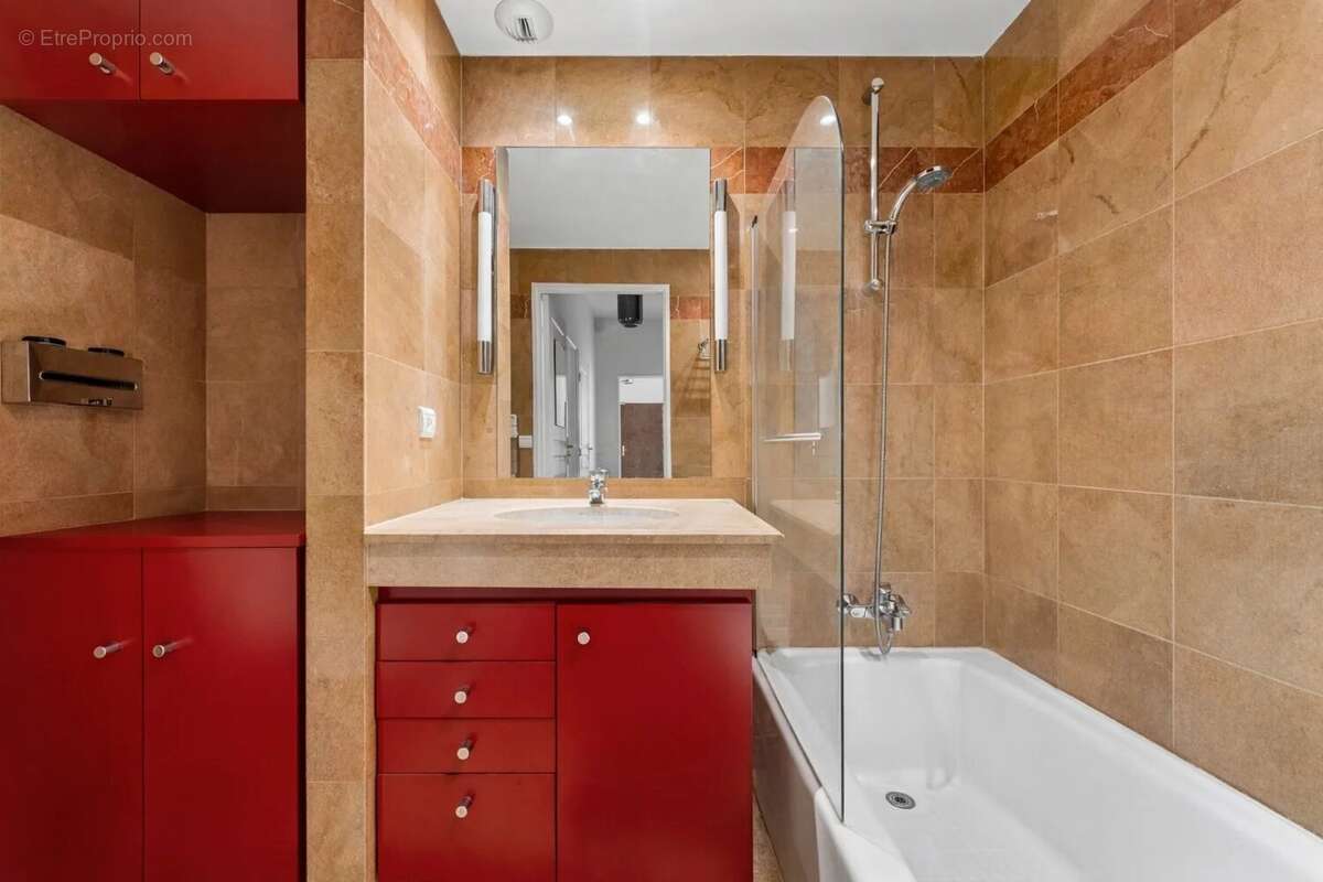 Appartement à LEVALLOIS-PERRET