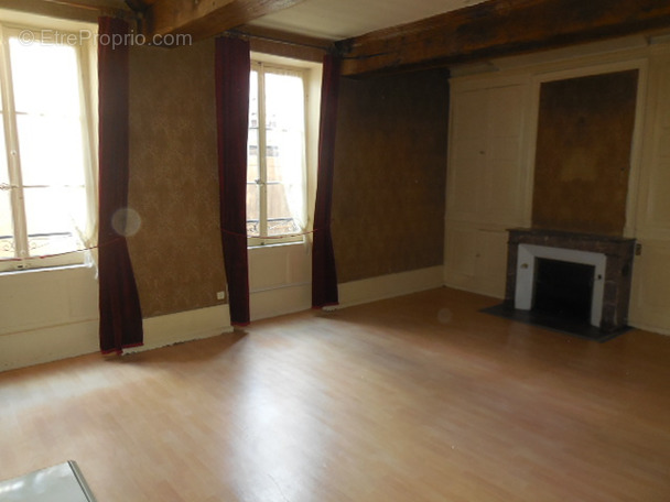 Appartement à MARINGUES