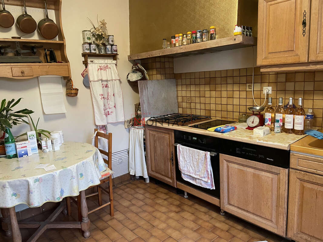 Maison à SAINT-DENIS-LES-REBAIS