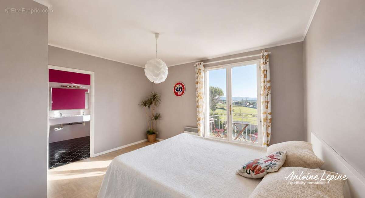 Maison 195 m² à Lachassagne  - photo 22