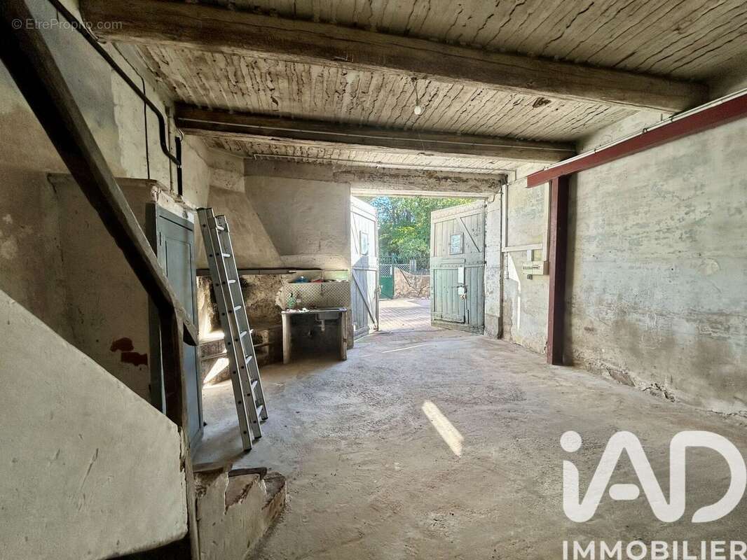 Maison 133 m² à Montblanc  - photo 5