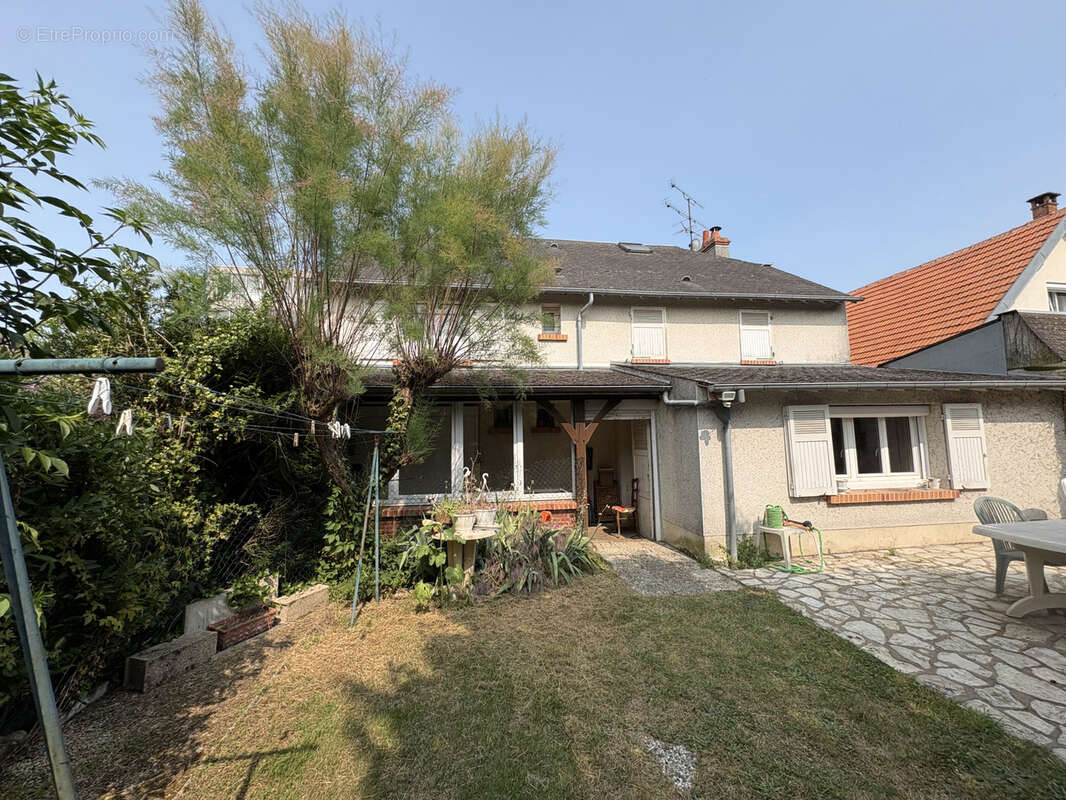 Maison à SAINT-JEAN-DE-LA-RUELLE