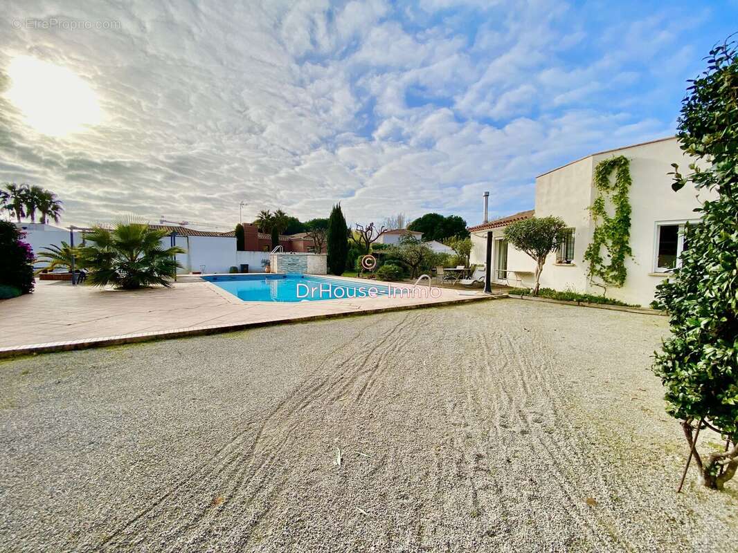 Maison 300 m² à Aigues-Mortes  - photo 2