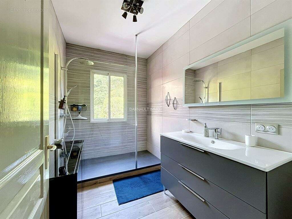 Villa familiale plain-pied de 149 m² sur parcelle de 878 m² avec piscine - photo 9