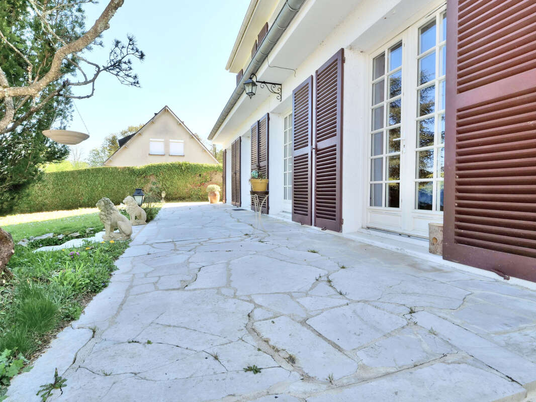 Maison 165 m² à Thomery  - photo 2