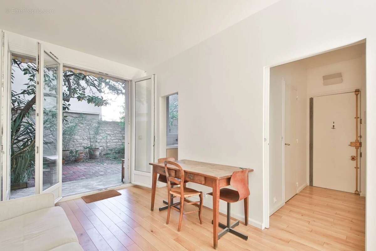 Appartement à PARIS-16E
