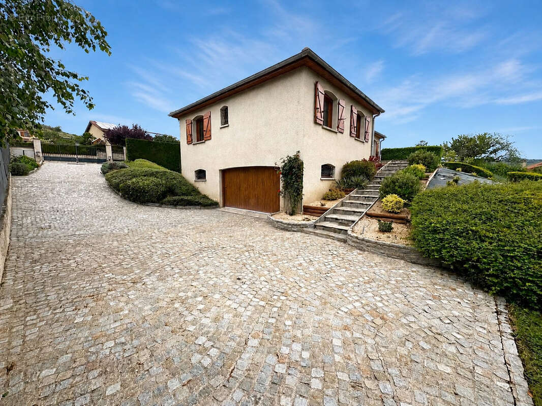 Maison à LES MARTRES-DE-VEYRE