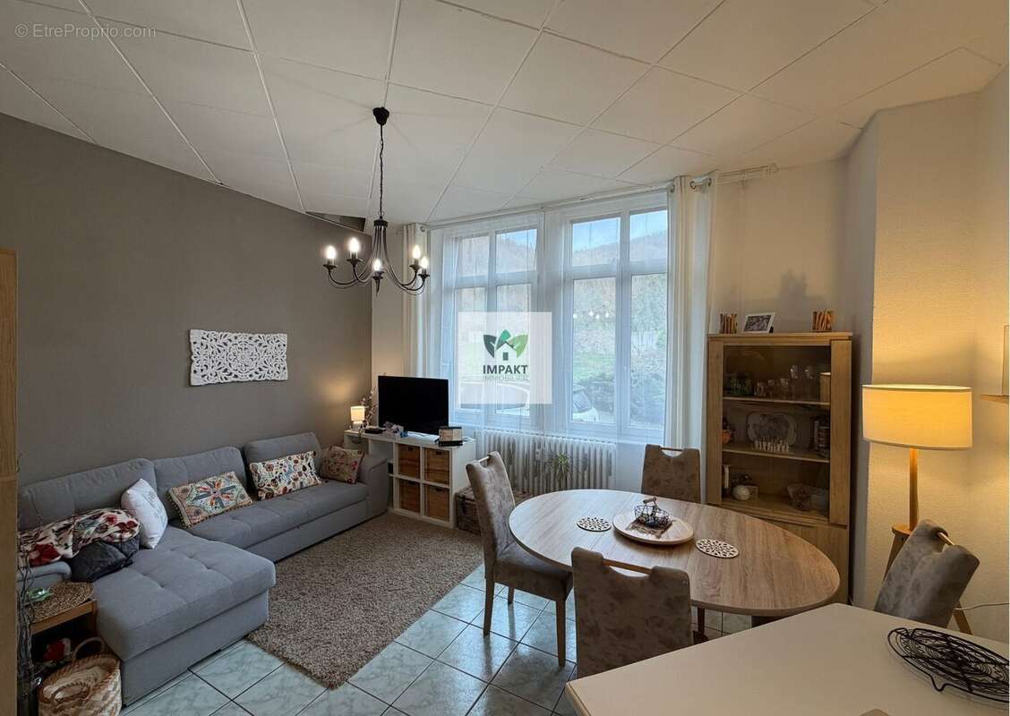 Appartement à ROUGEMONT-LE-CHATEAU