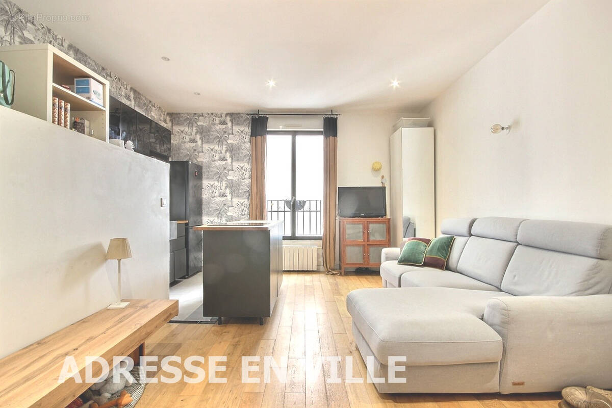 Appartement à COURBEVOIE