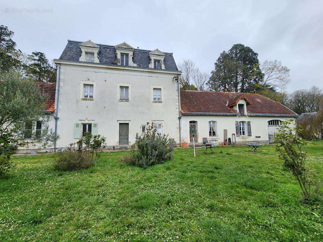 Maison à LUCAY-LE-MALE