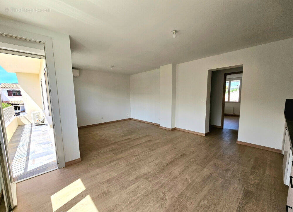 Appartement à LA CRAU