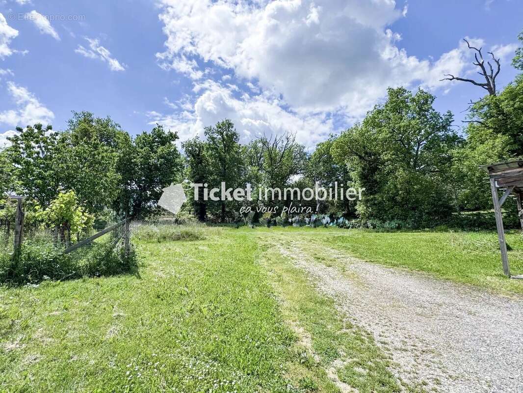 Appartement à CORNEBARRIEU