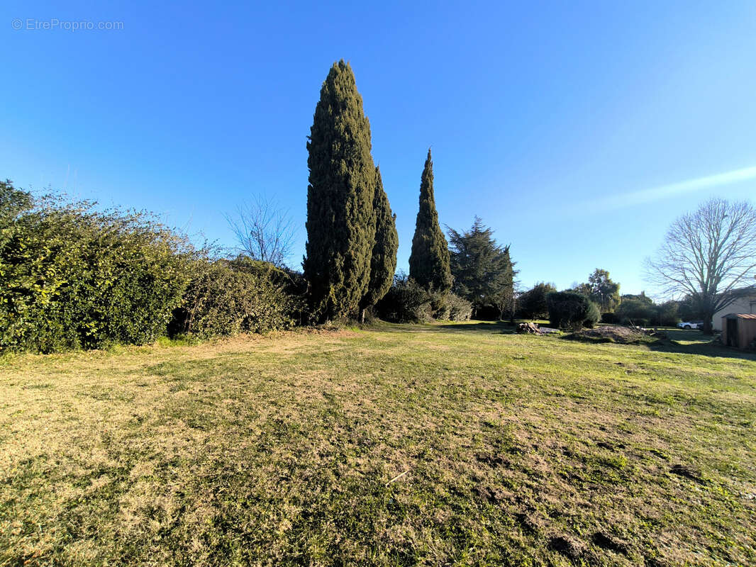 Terrain à SAINT-QUENTIN-LA-POTERIE