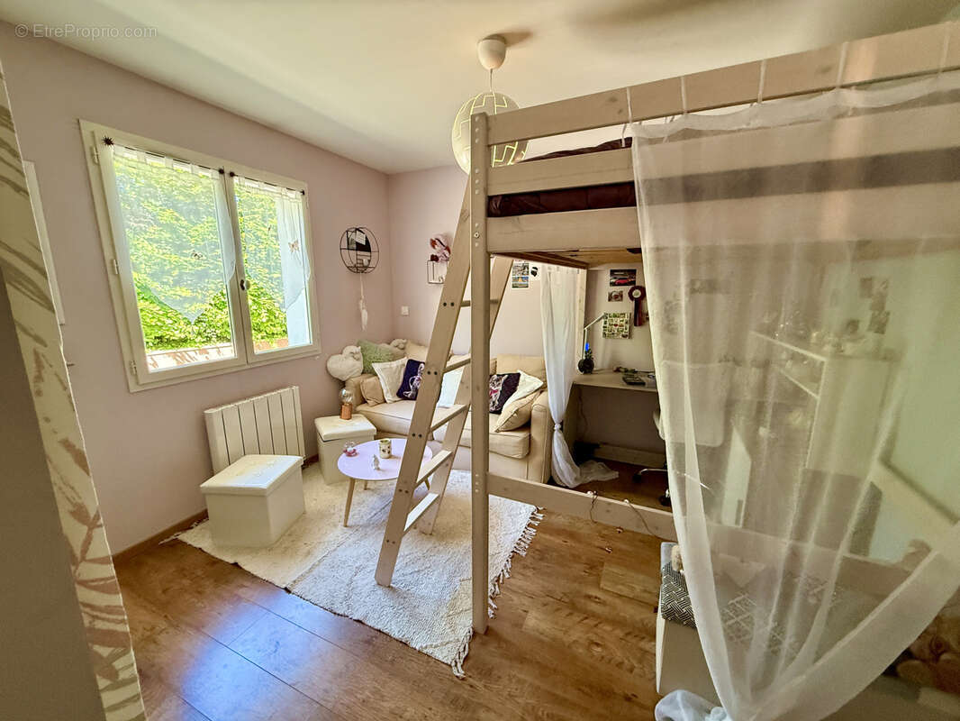 Maison à CRUZILLES-LES-MEPILLAT