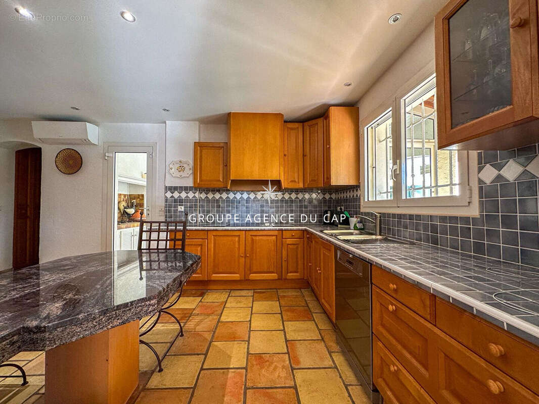 Maison à ROQUEBRUNE-SUR-ARGENS