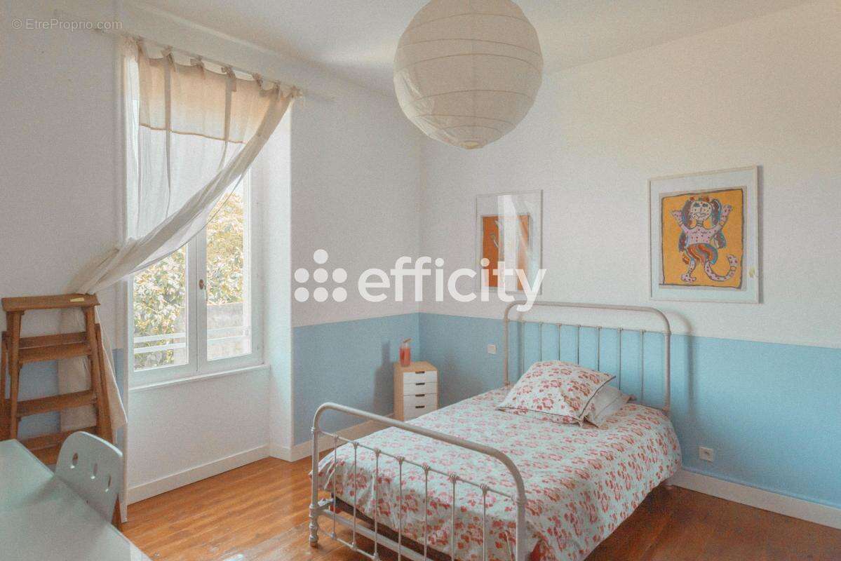 Maison 255 m² à Fontenay-Le-Comte  - photo 14
