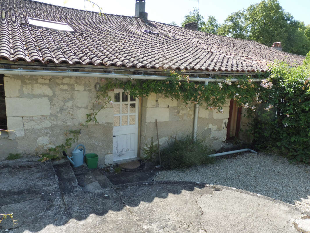 Maison à BONNES