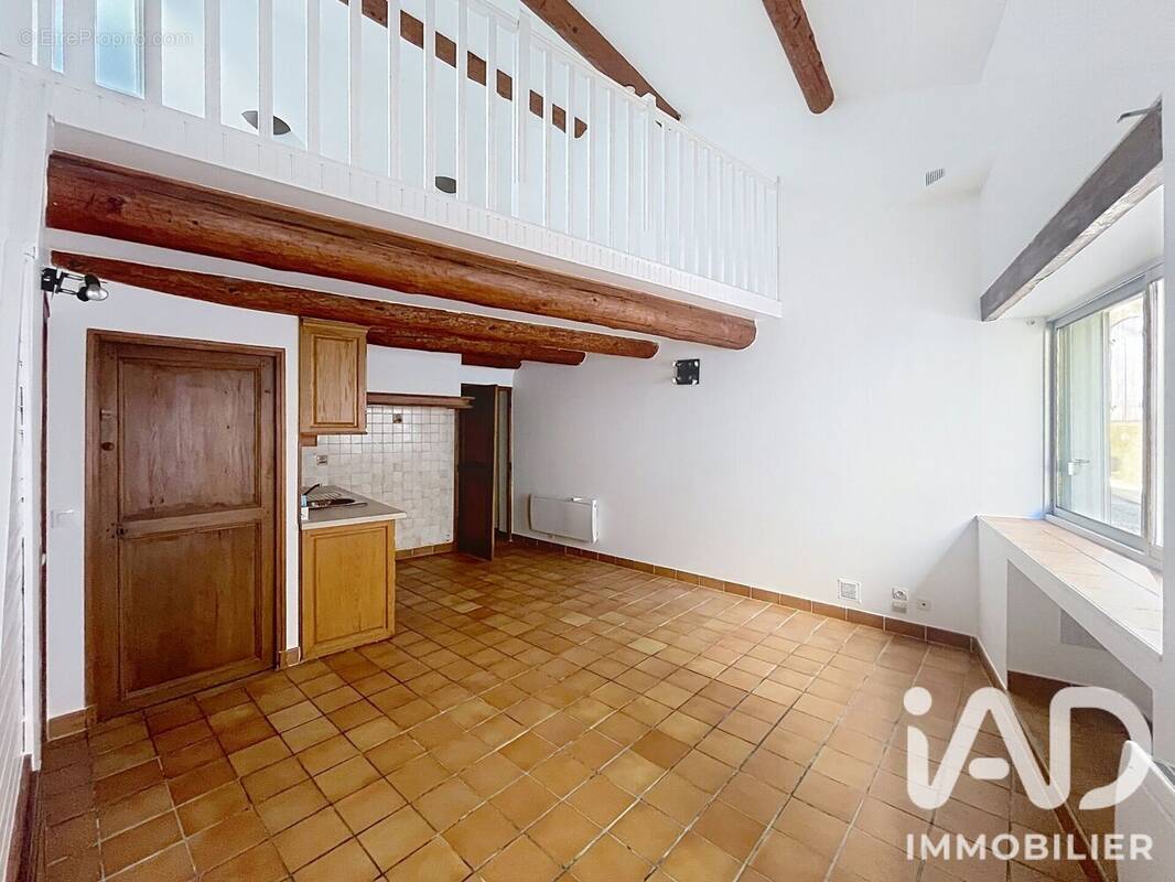 Photo 1 - Maison à LAMBESC