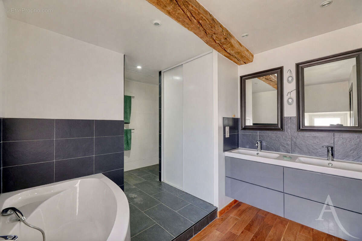 Maison à ROCHESERVIERE