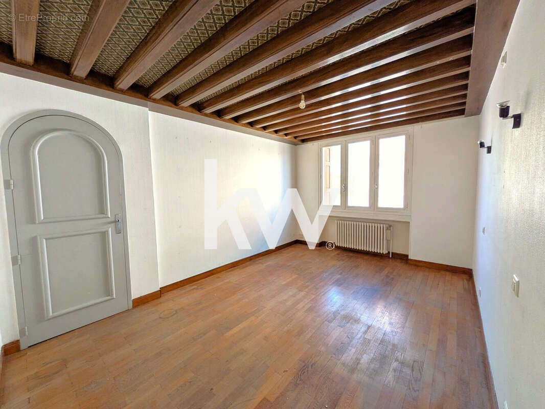 Appartement 240 m² à Saint-Bonnet-Le-Chateau  - photo 6