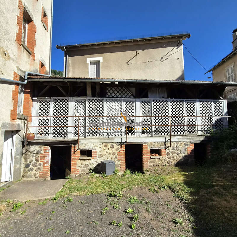 Maison 279 m² à Vic-Sur-Cere  - photo 3