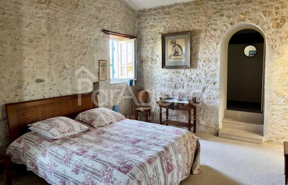 Maison à CHAILLEVETTE