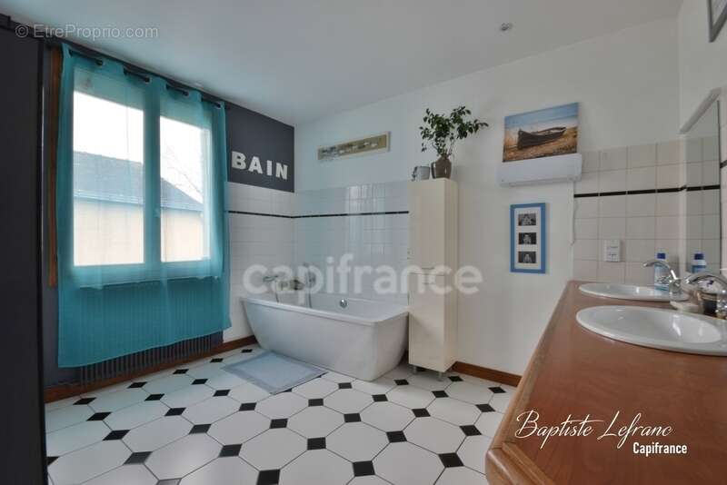 Maison à SAINT-BARTHELEMY-D'ANJOU