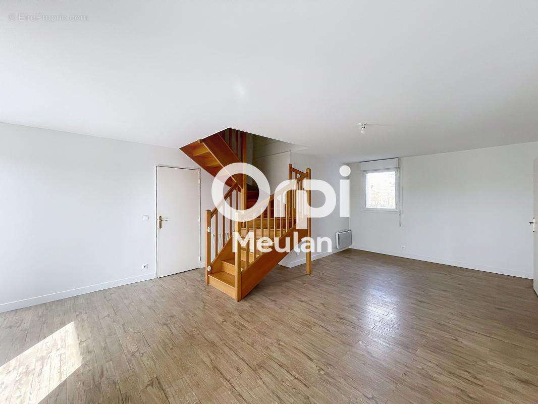Appartement à LES MUREAUX