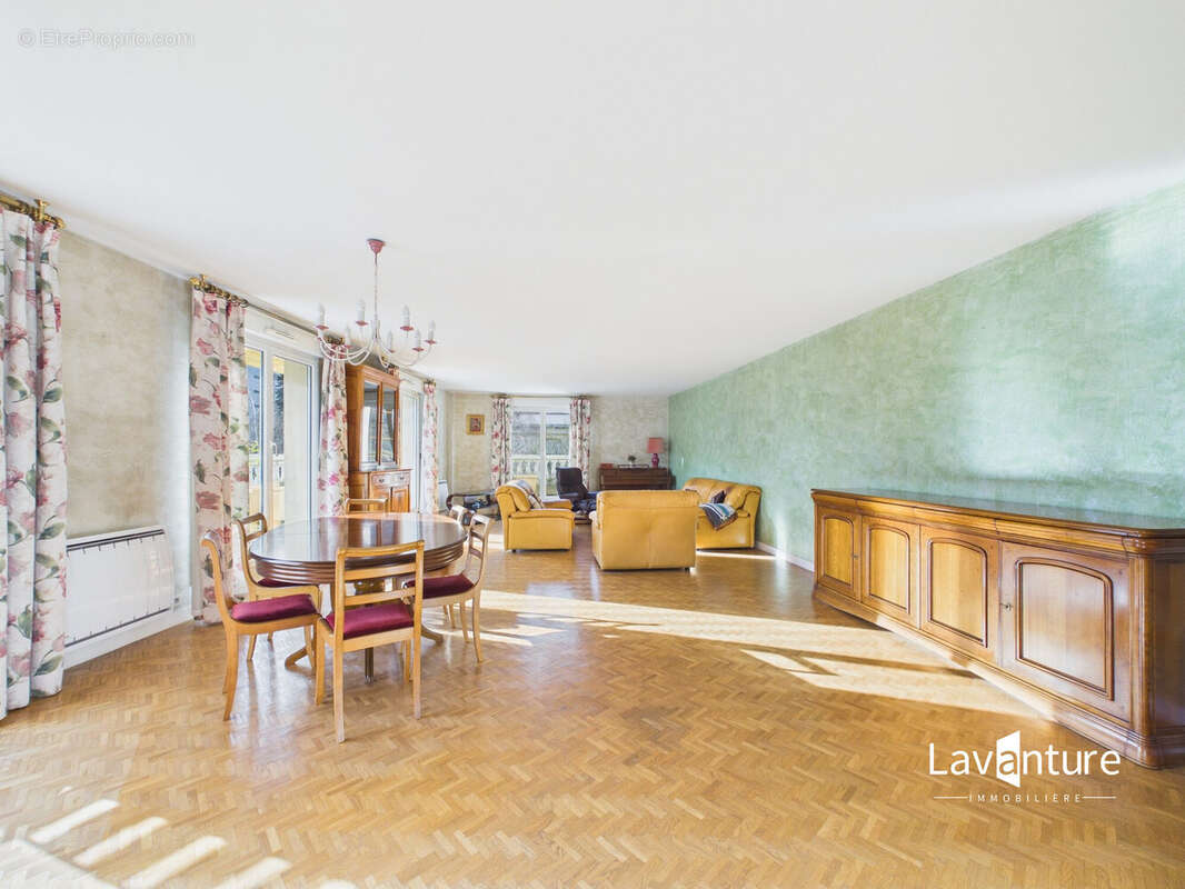 Appartement à LE PLESSIS-ROBINSON