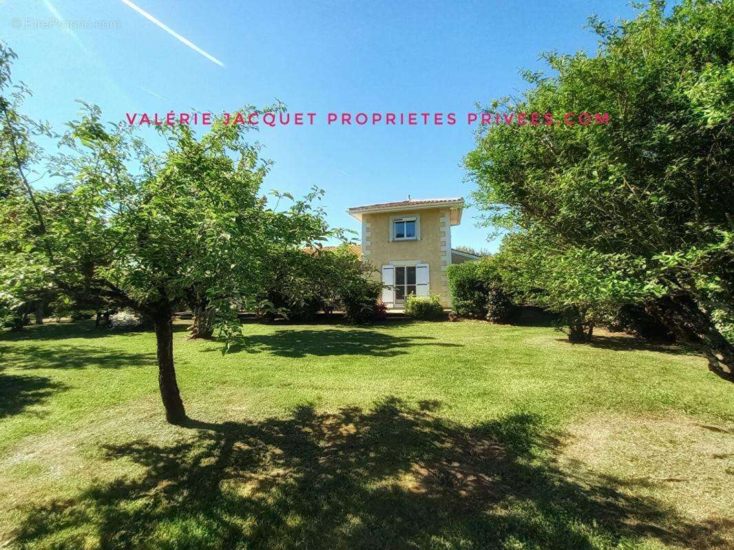 Maison à COUTRAS