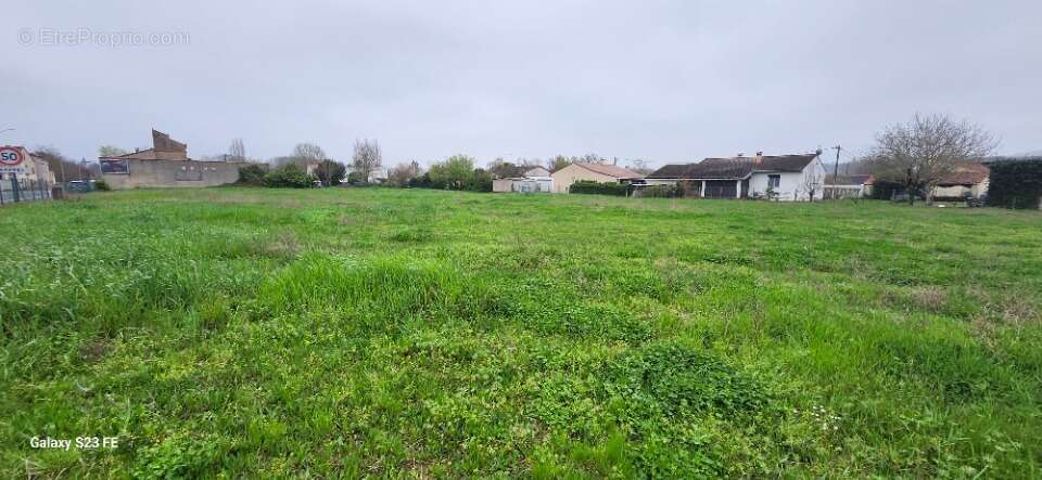 Terrain à LABOUTARIE