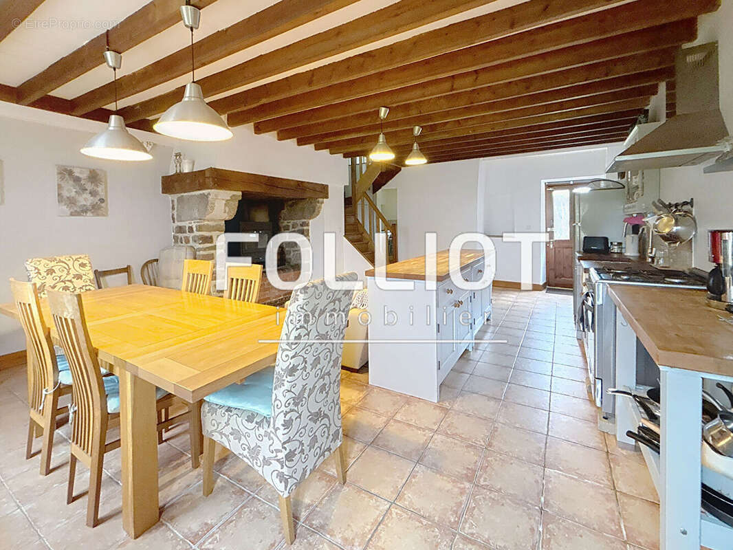 Maison à TESSY-SUR-VIRE