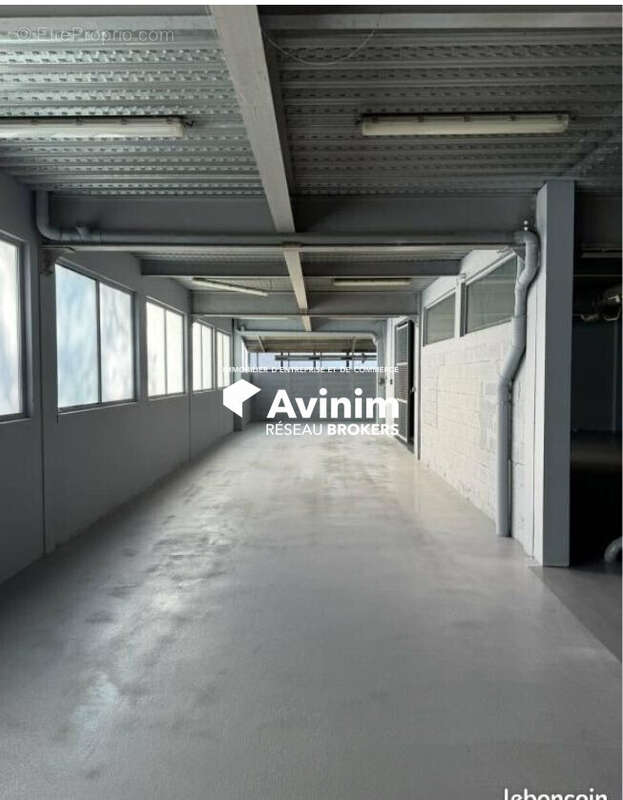 Commerce 870 m² à Juilly  - photo 4