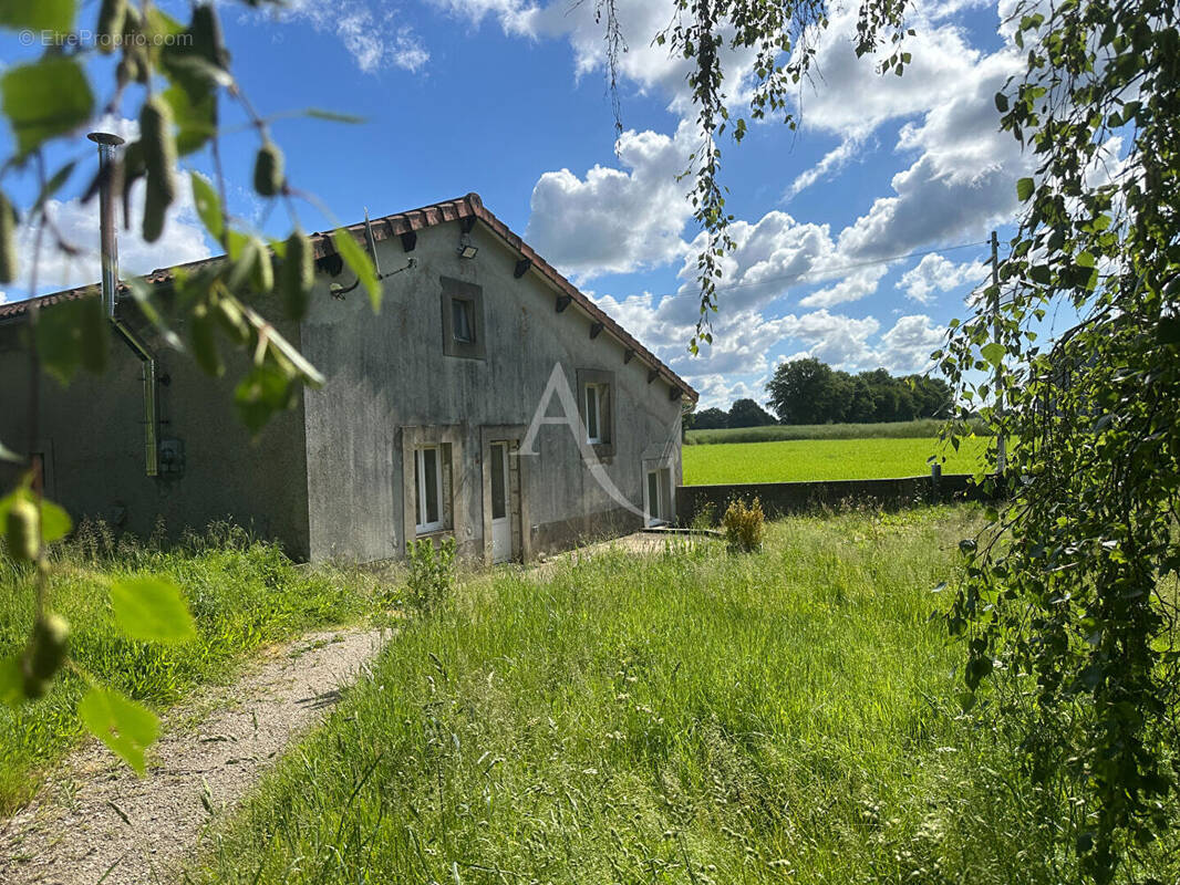 Maison à LAVAUSSEAU