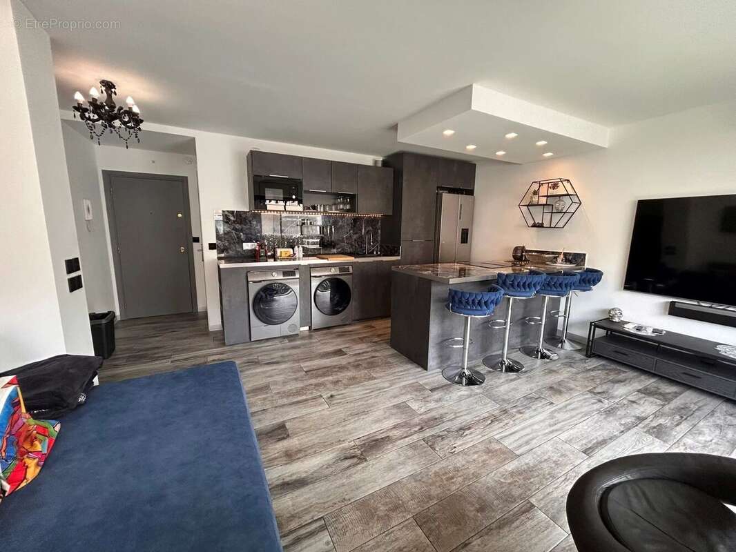 Appartement à VALLAURIS