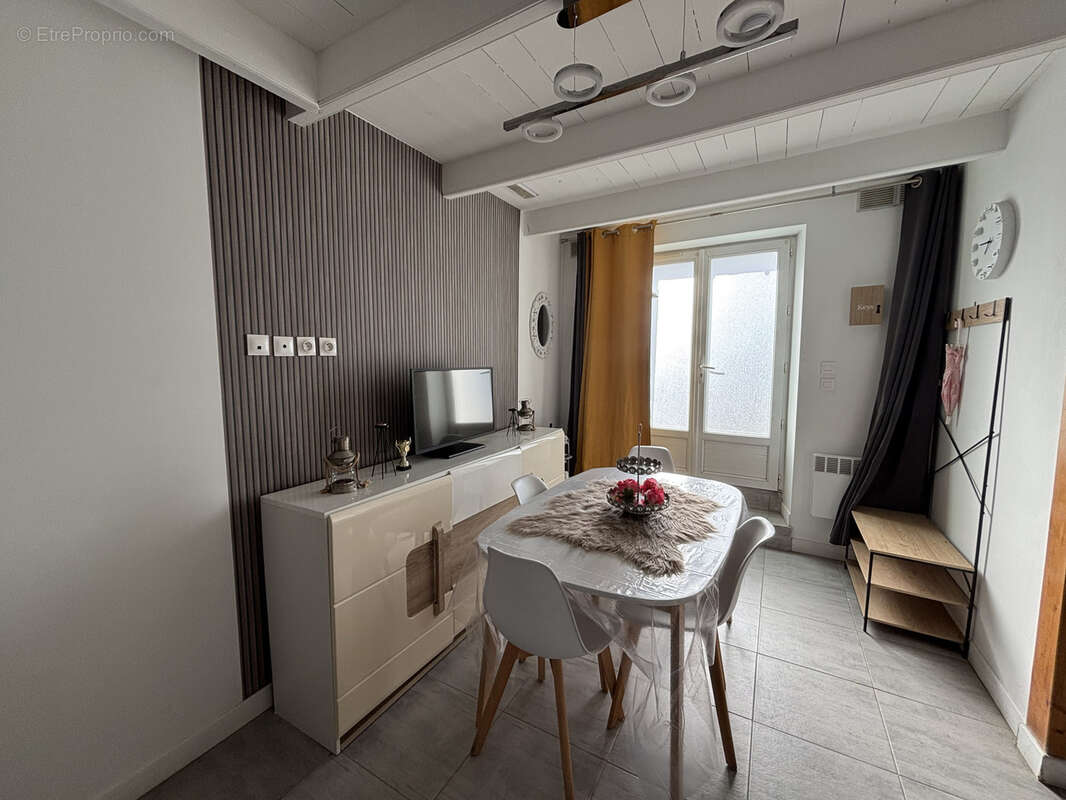 Maison à CROIX-CHAPEAU