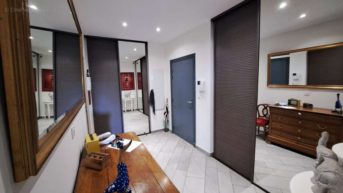 Agde - appartement duplex de standing - t4 au dernier étage - terrasse 36m² (vue)- 2 parkings couverts. - photo 13