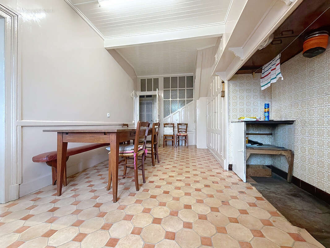 Maison à SAINT-CYR-LA-ROCHE