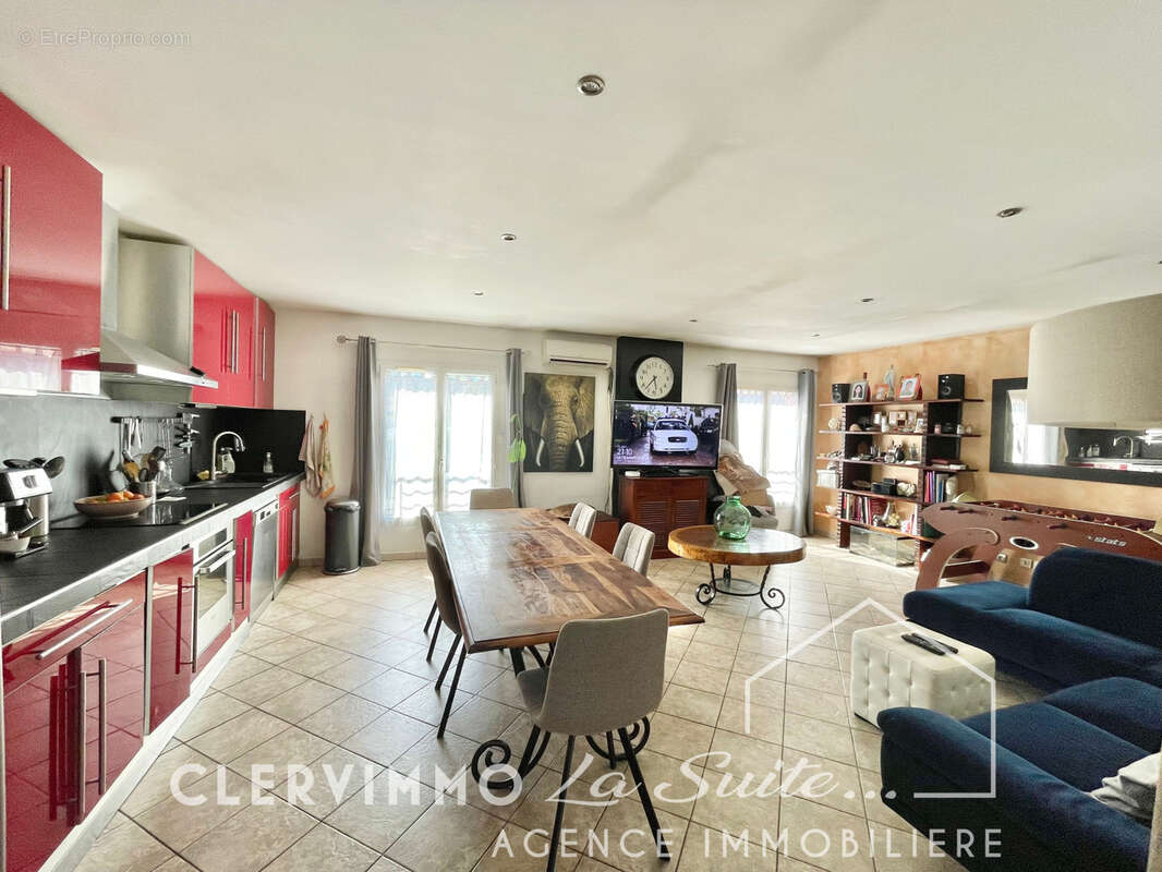 Appartement 4 pieces 108 m2 - etage 1/1 - photo 2