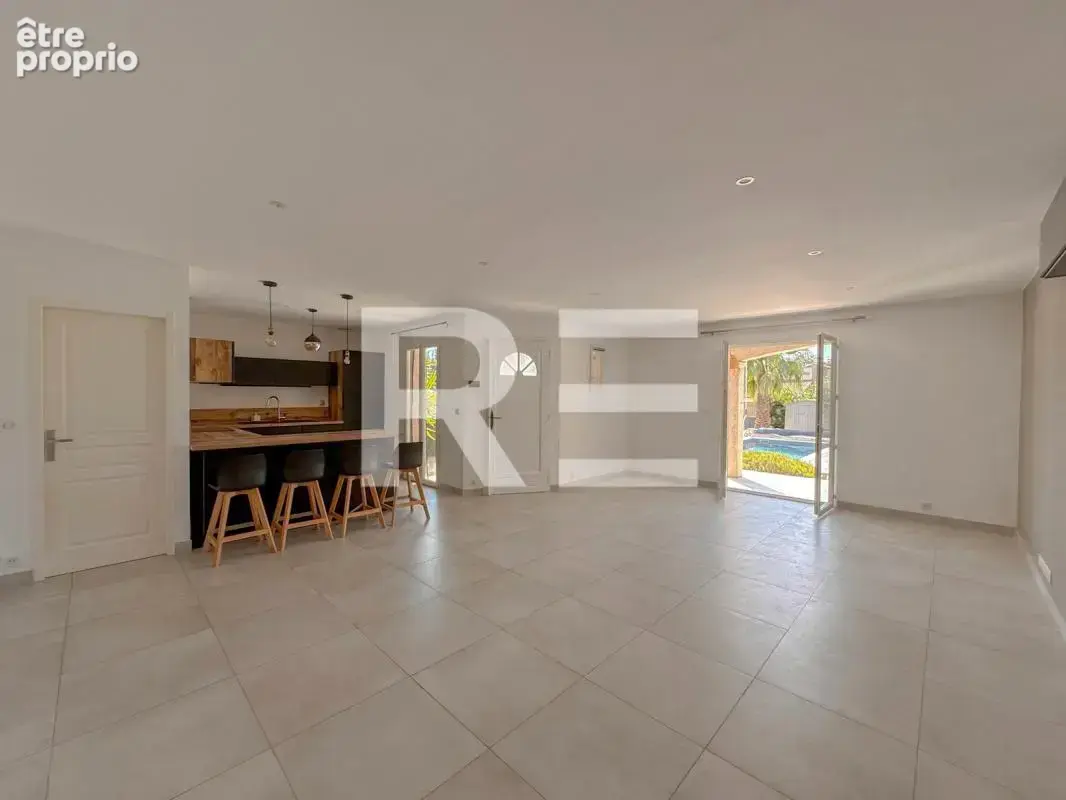 Bellegarde – villa plain-pied, piscine & jardin 1 000 m² - photo 5