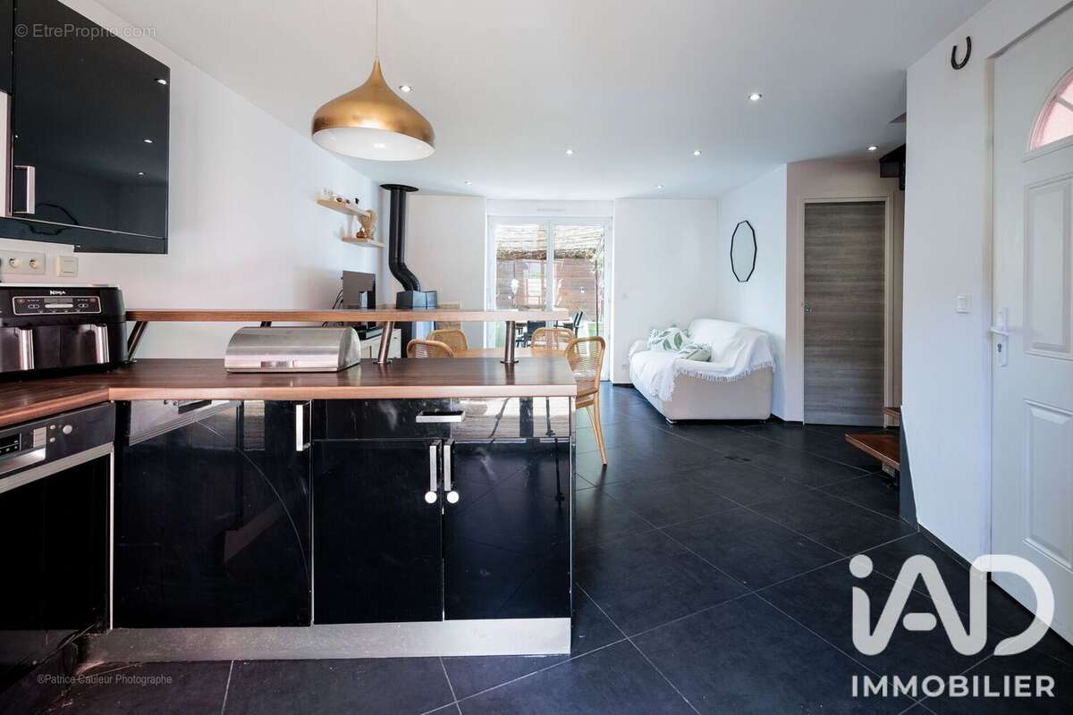 Photo 2 - Maison à SAINT-GENIS-LES-OLLIERES