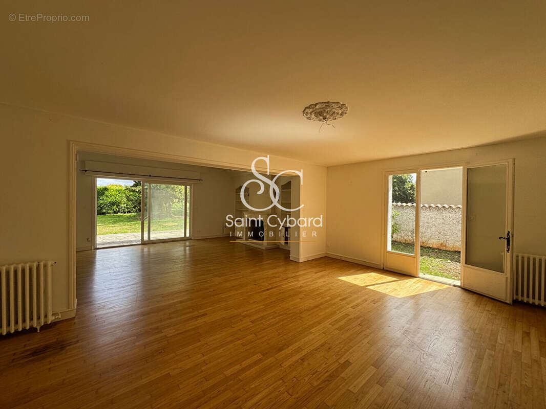 Maison Voeuil et Giget - 3 chambres - photo 2